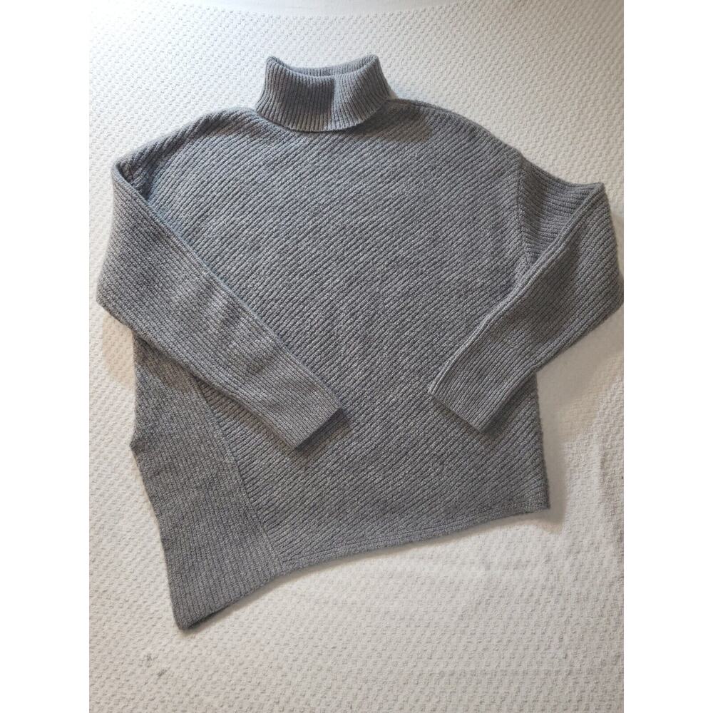 Simply Vera Wang Sweater Womens Medium Gray Turtle Neck Asymmetrical Knit 5345